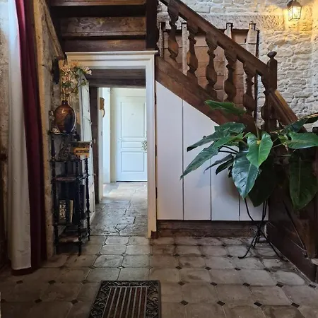 Le Bailli De فندق مبيت وإفطار Montsaugeon