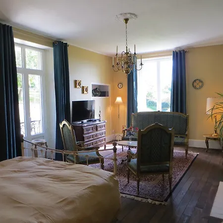 Le Bailli De Frühstückspension Montsaugeon